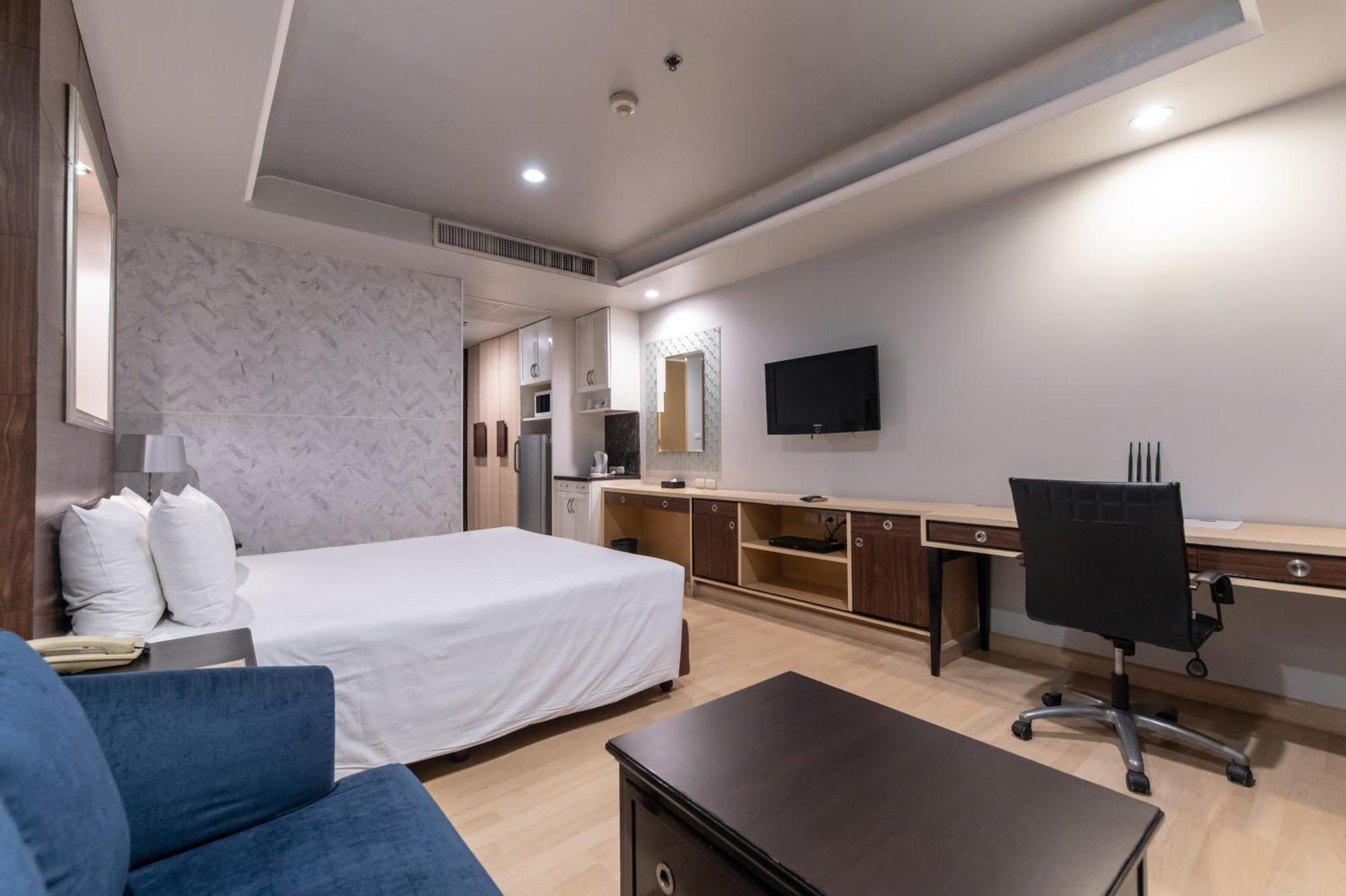 Admiral Premier Hotel 4*