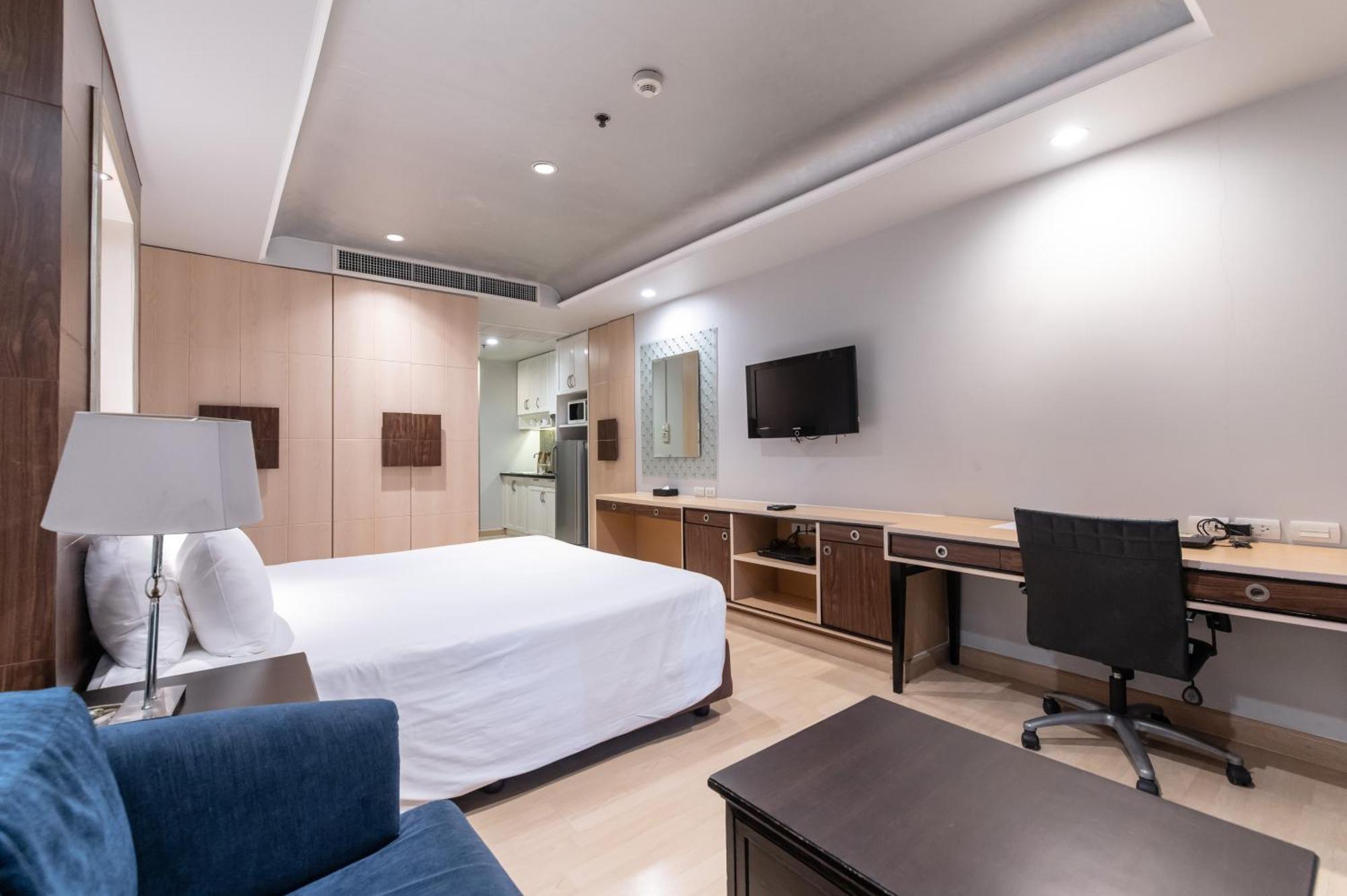 Admiral Premier Hotel