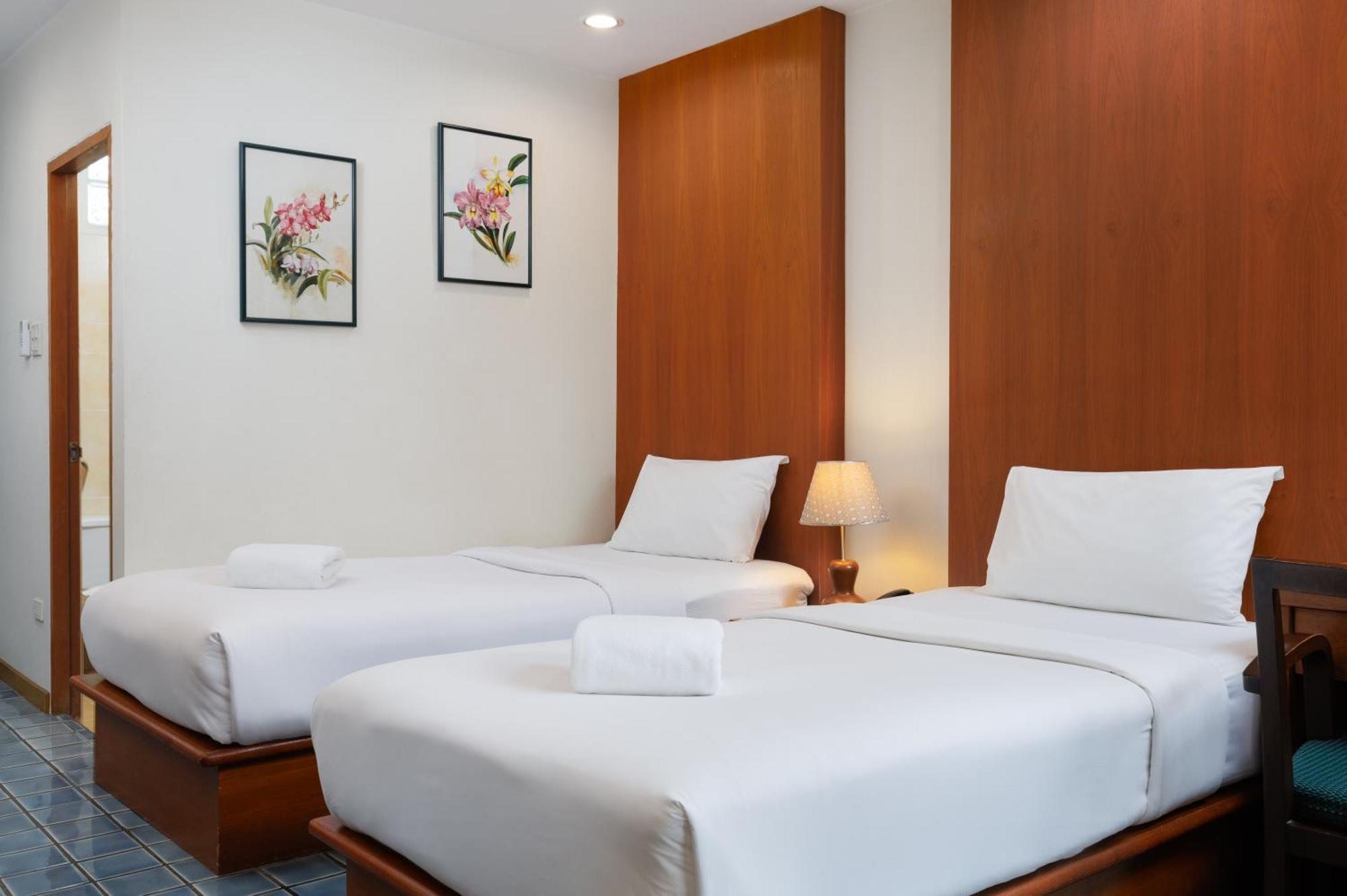 Charlie House Pin Klao Khách sạn 3*