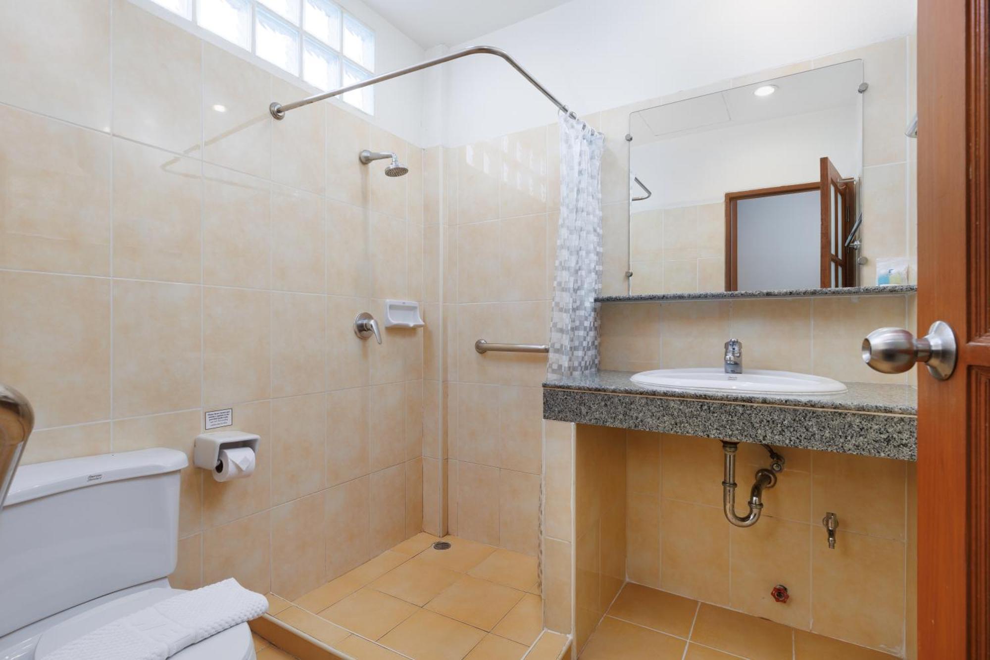 Khách sạn Charlie House Pin Klao 3*