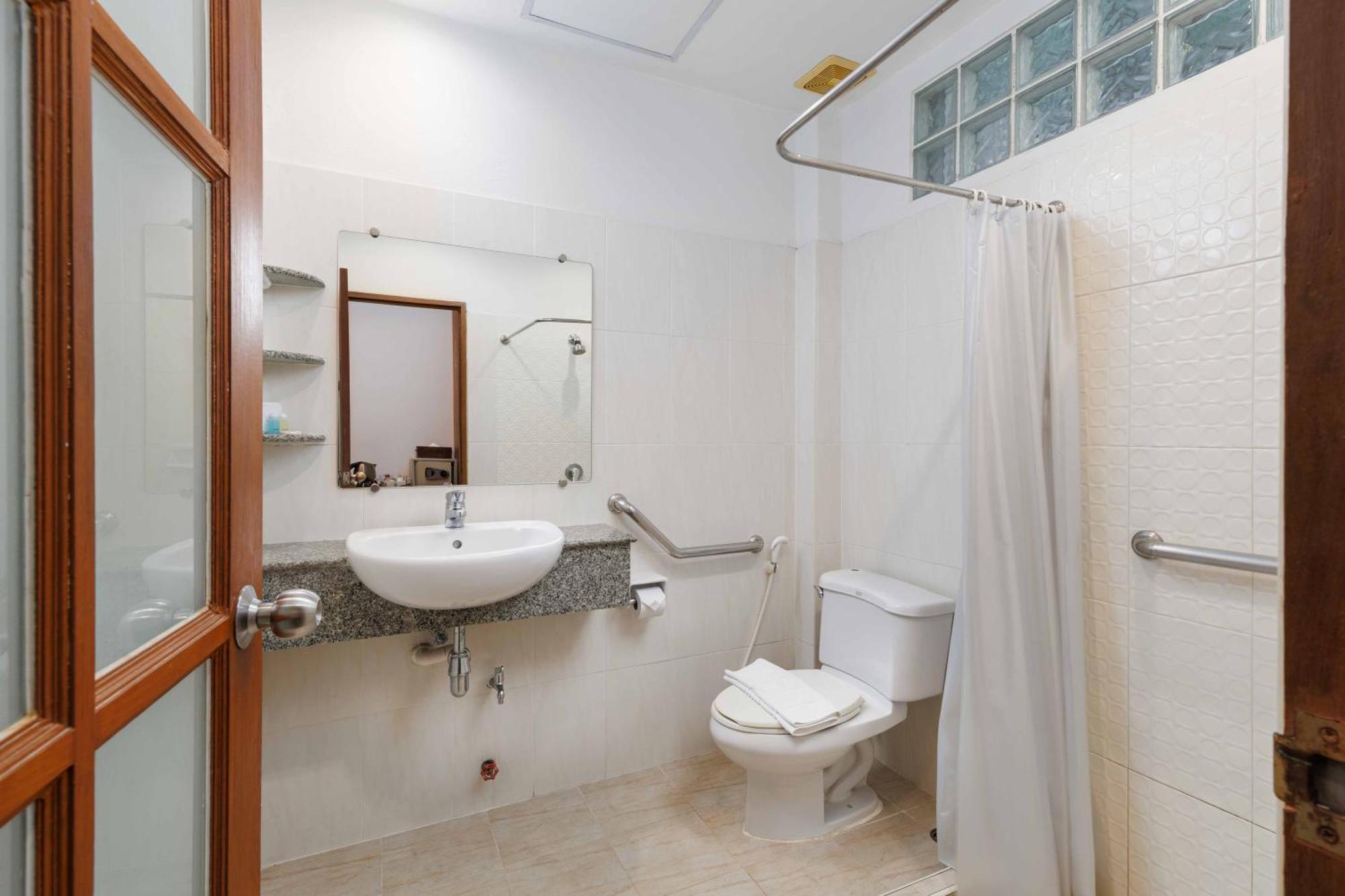 Charlie House Pin Klao Khách sạn
