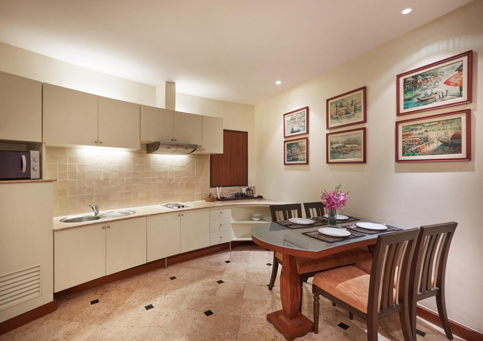 The Davis Khách sạn 4*