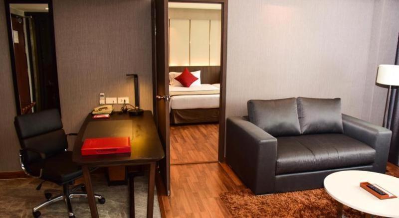 Ramada Plaza By Wyndham Menam Riverside Hotell