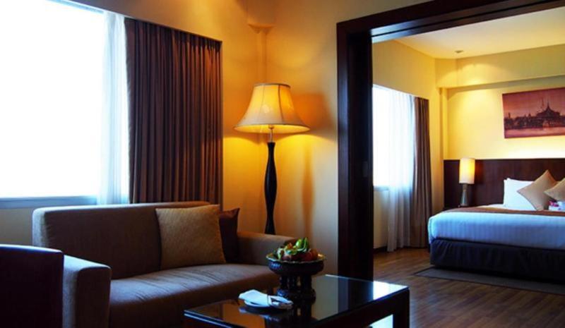 Ramada Plaza By Wyndham Menam Riverside 5*