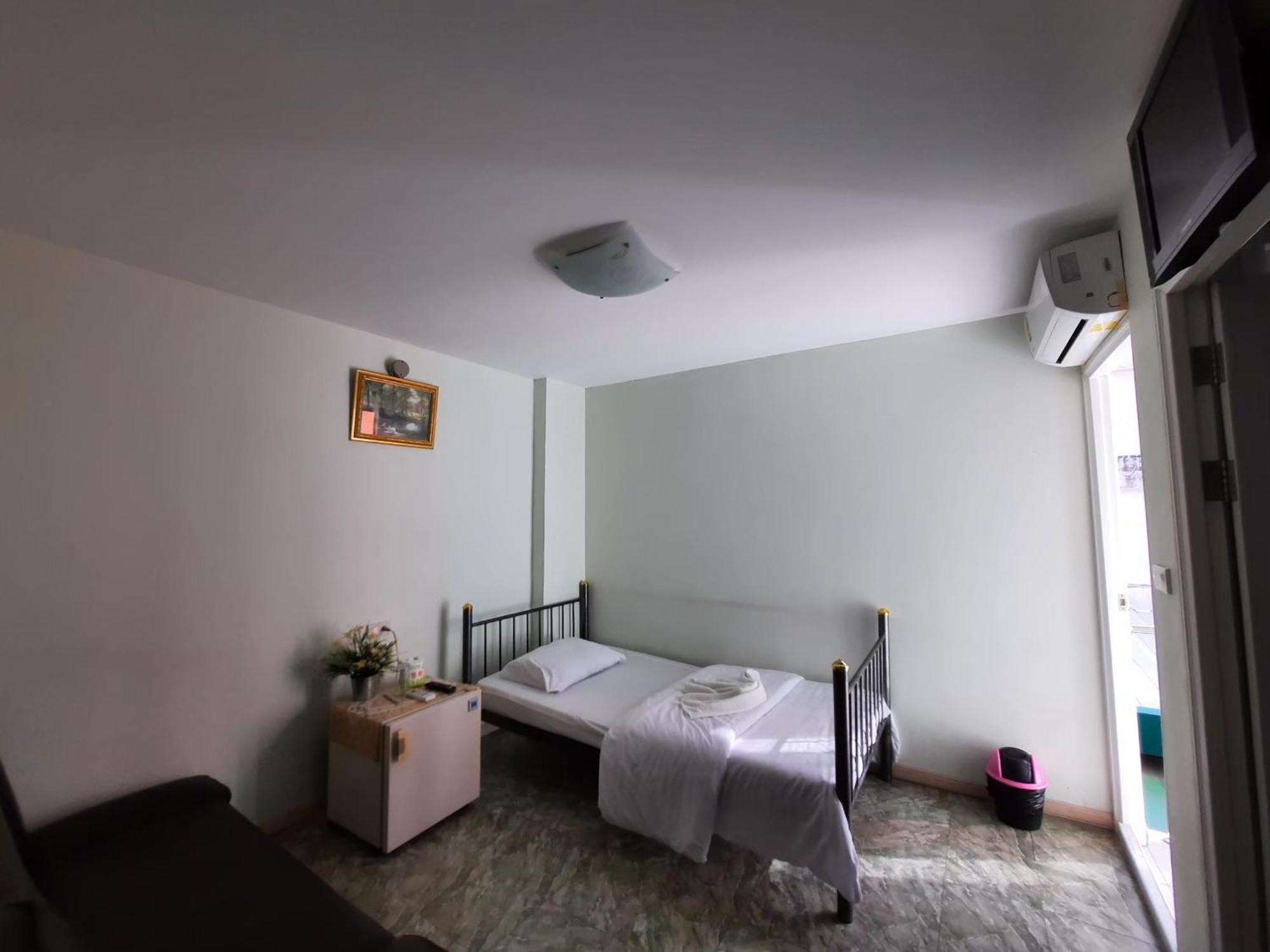 Sp Park Thaphra Hotel