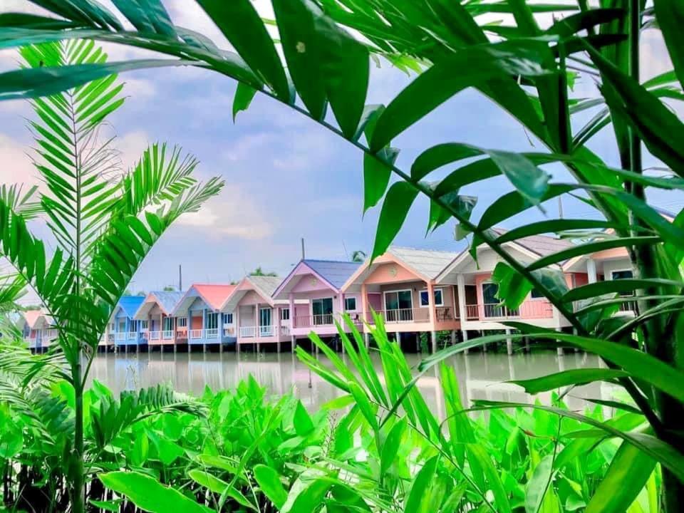 Khách sạn Baan Chay Namm Bangkok