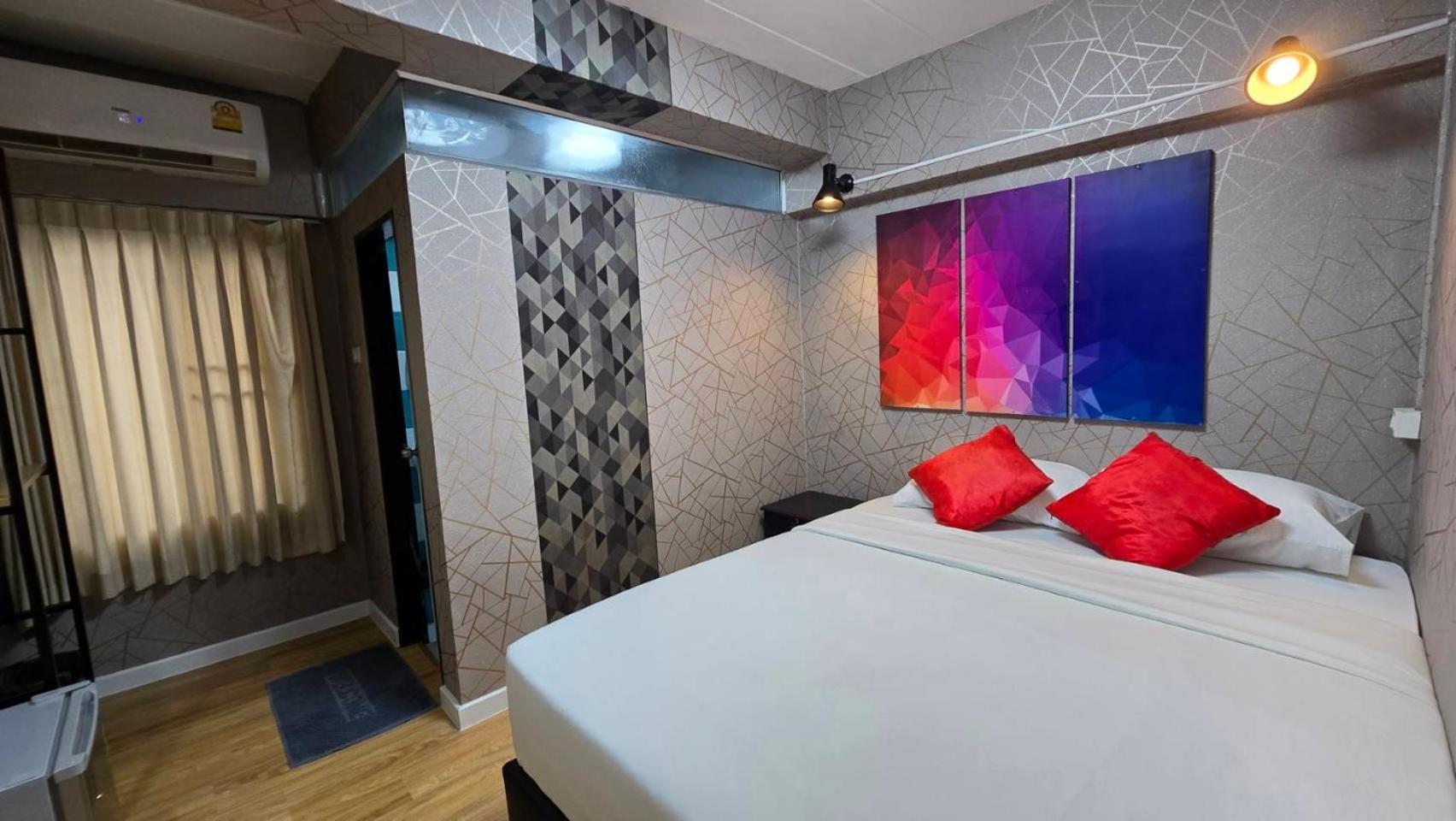 Khaosan Art - Sha Certified Bangkok