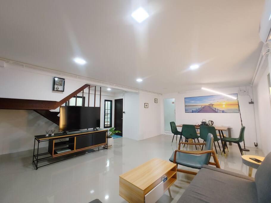 辉煌夜市 4房泳池花园别墅 订4日提供免费接机 Holiday home