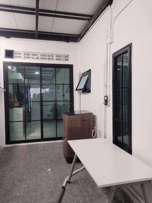 Holiday home 辉煌夜市 4房泳池花园别墅 订4日提供免费接机