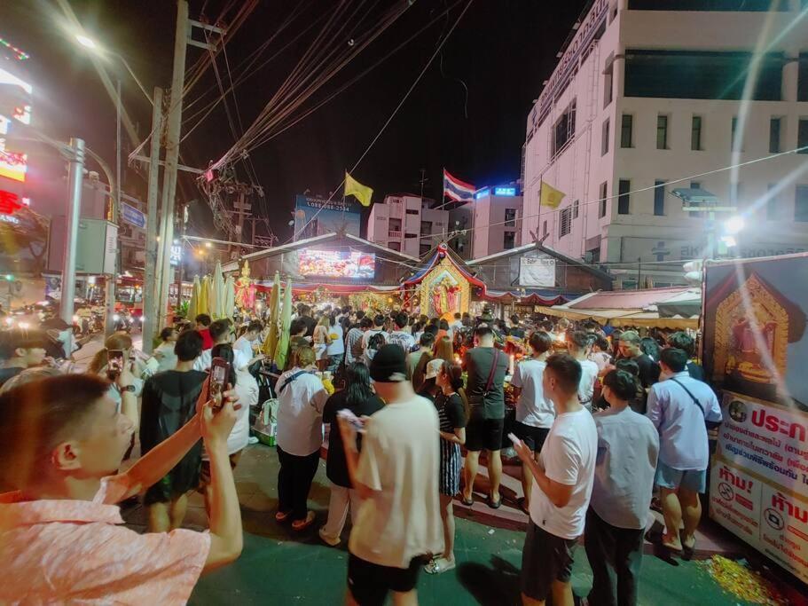Casa vacanze 辉煌夜市 4房泳池花园别墅 订4日提供免费接机 *
