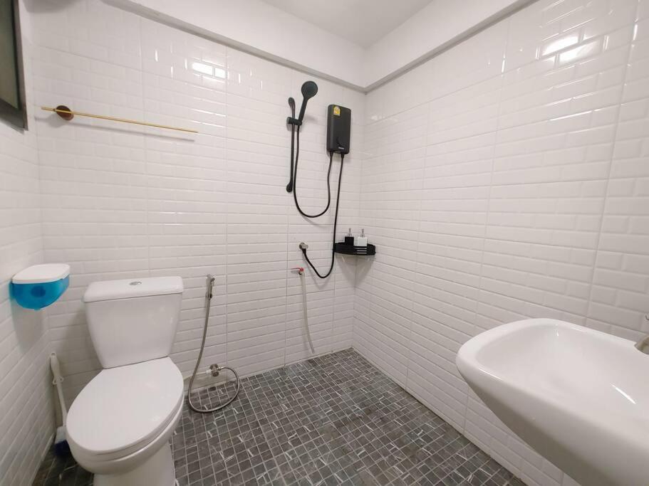 辉煌夜市 4房泳池花园别墅 订4日提供免费接机 Holiday home Bangkok