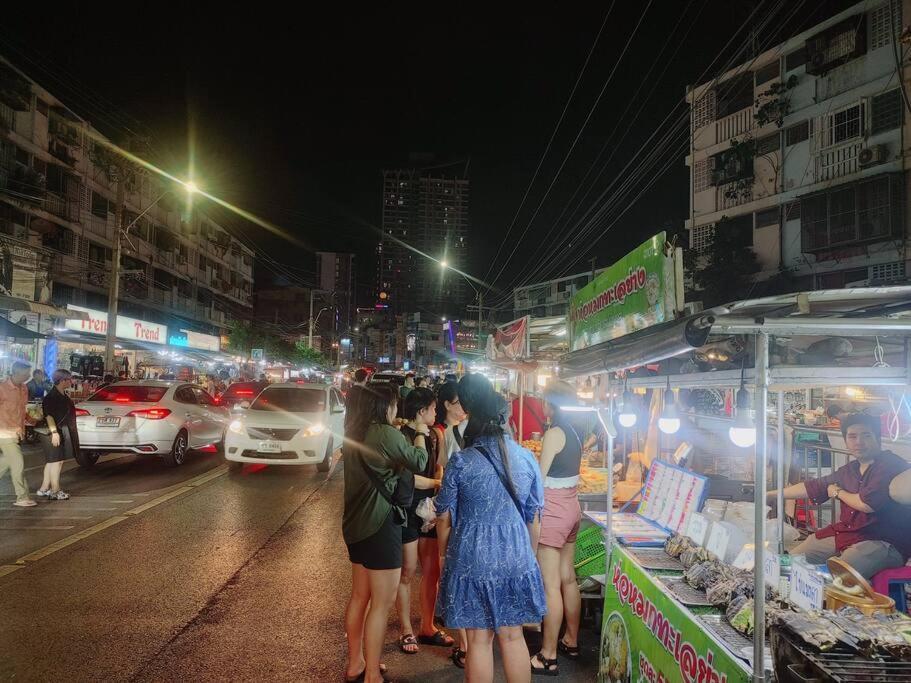 辉煌夜市 4房泳池花园别墅 订4日提供免费接机 Bangkok