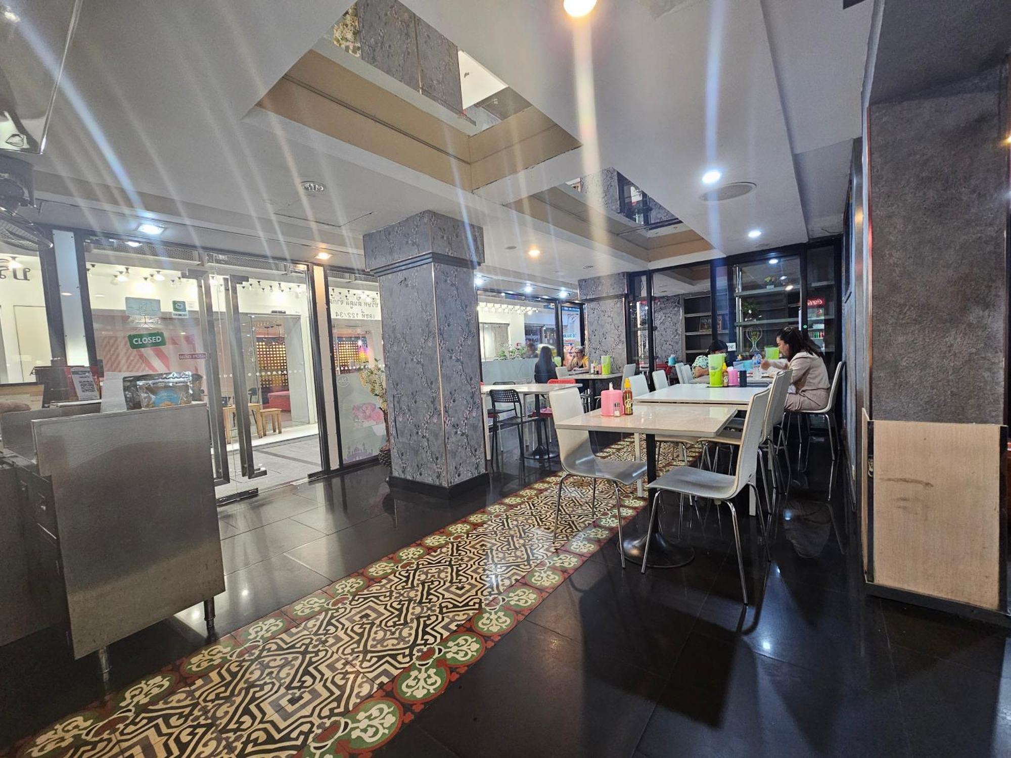 Cozi Hotel, Khách sạn