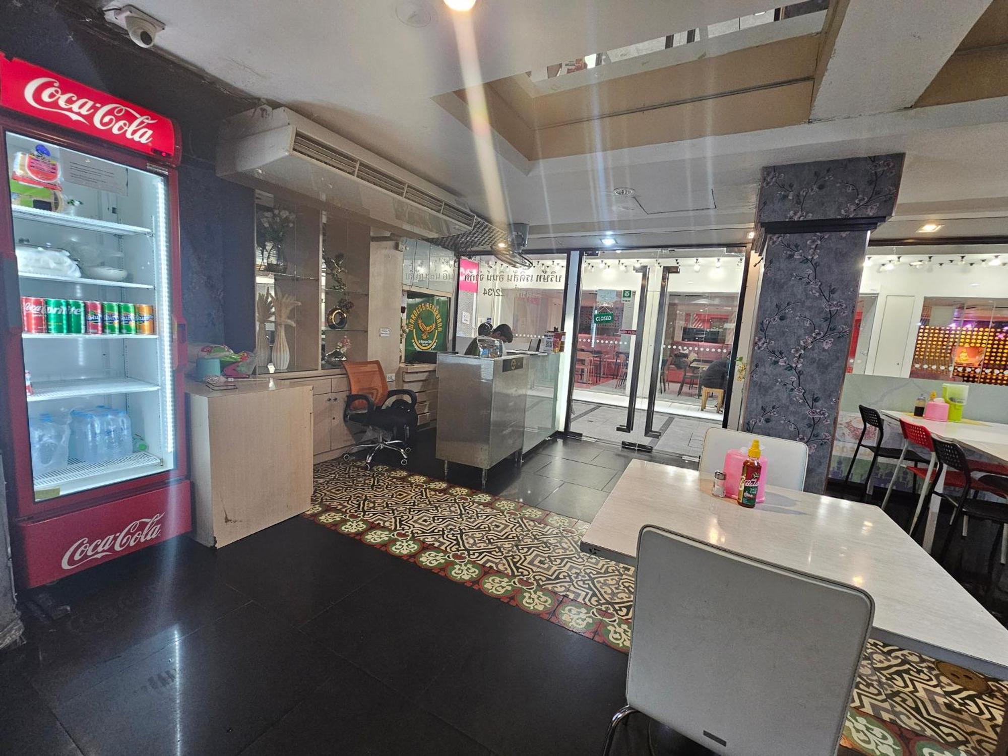Khách sạn Cozi Hotel,