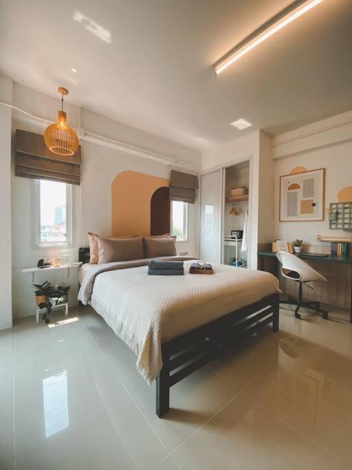 The Giftown Bangkok, Talat Phlu Bangkok