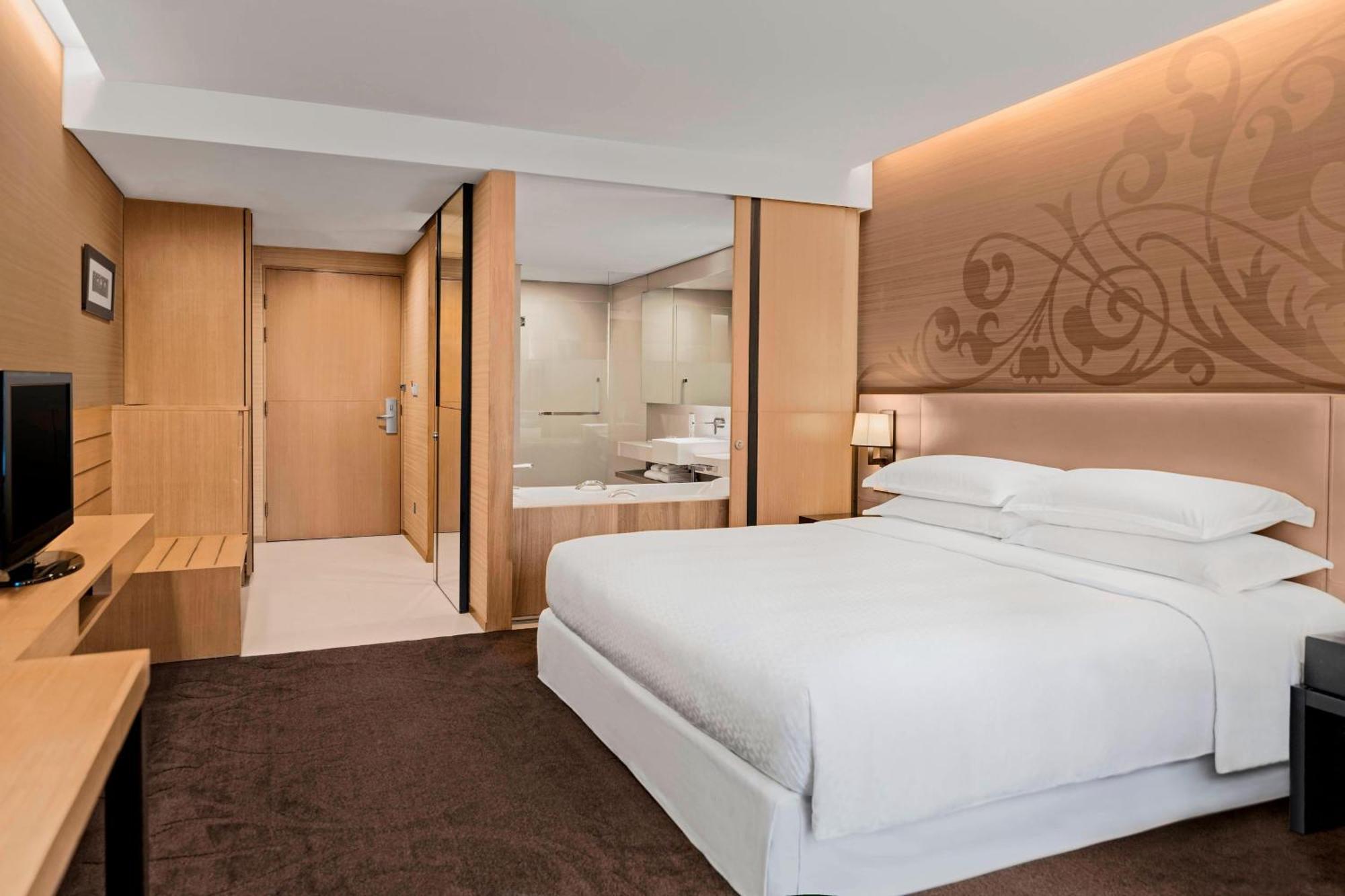 Four Points By Sheraton Bangkok, Sukhumvit 15 Hotel 4*