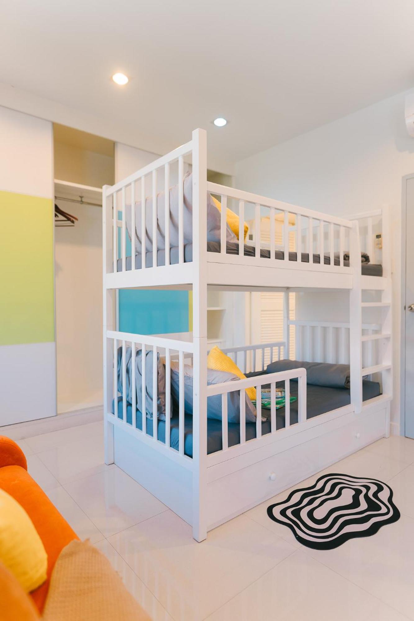 Huge House Mid Of Phromphong Sukhumvit39 4suite Bedrooms/kitchen/wifi Villa Bangkok