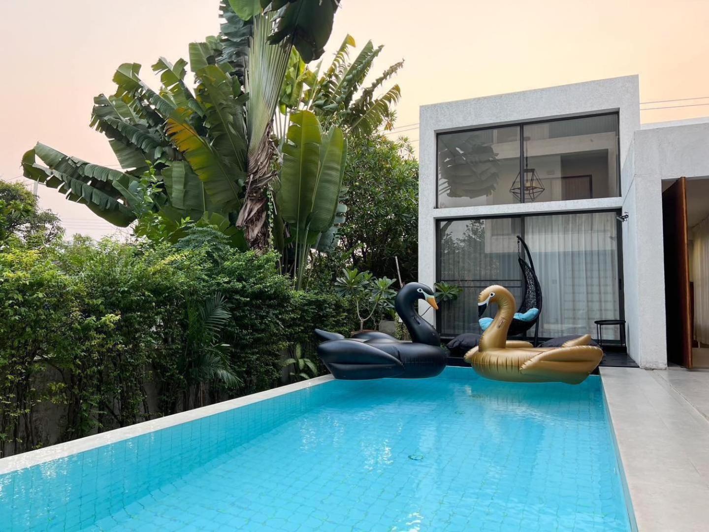 Luxury Pool 107 Bangkok