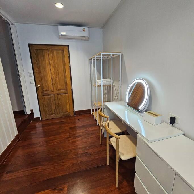 Homie Workcation At China Town Apartment Bangkok
