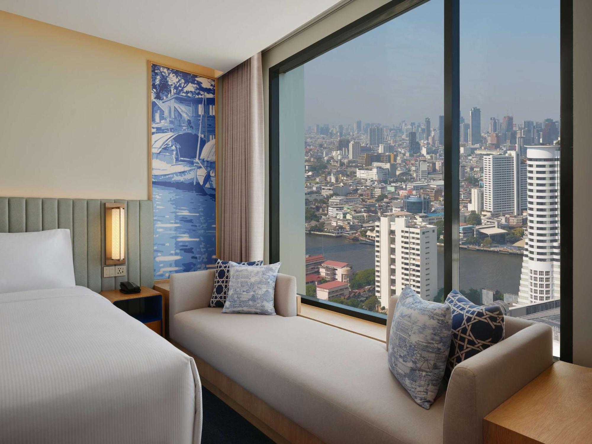 Hilton Garden Riverside 4*