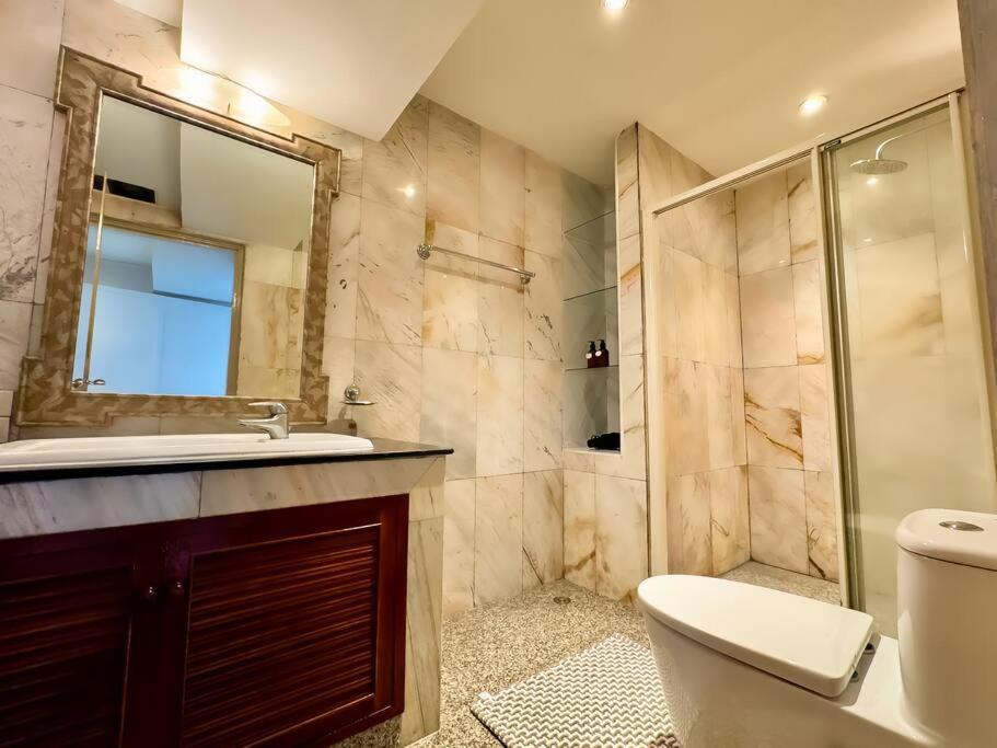 City Skyline Views 2-bed 2-bath, Center Of Silom Apartment *