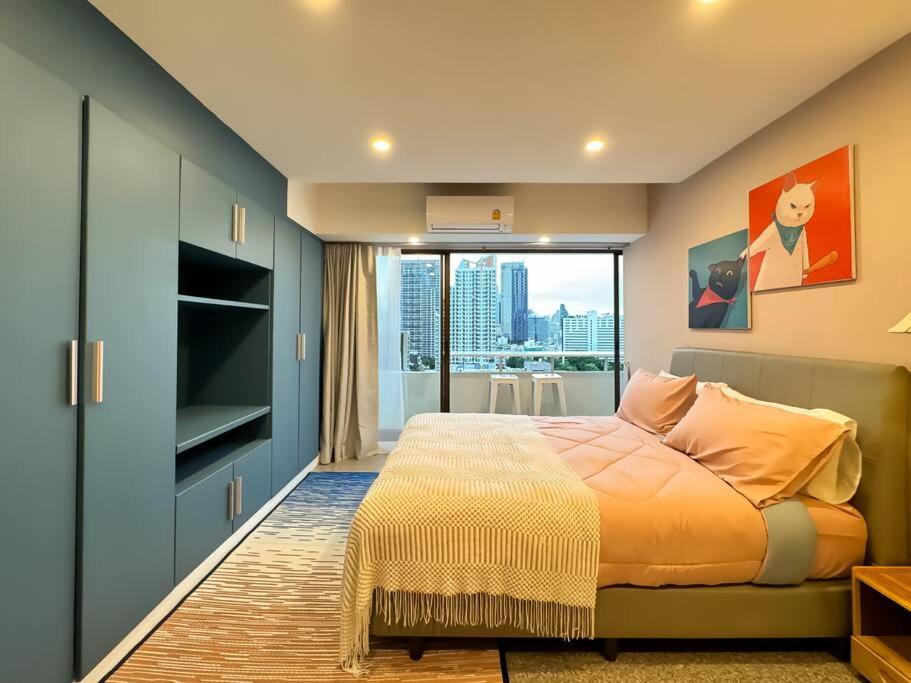 Apartment City Skyline Views 2-bed 2-bath, Center Of Silom Bangkok
