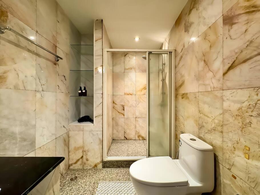 City Skyline Views 2-bed 2-bath, Center Of Silom Bangkok
