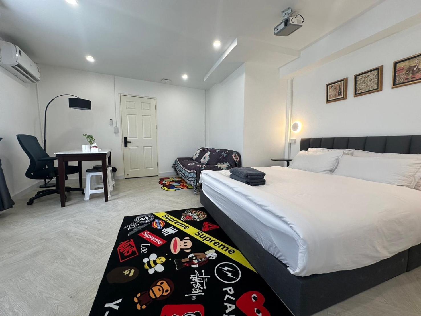 The White Den Sukhumvit 44 Asrama