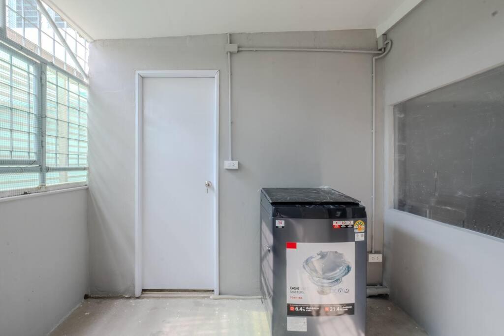 Apartment 5-br With 6mins Walk To Mrt Rama 9 *