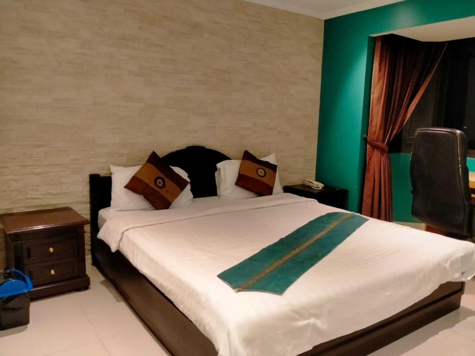 Apartment Direct At Omni Complex, Nana *