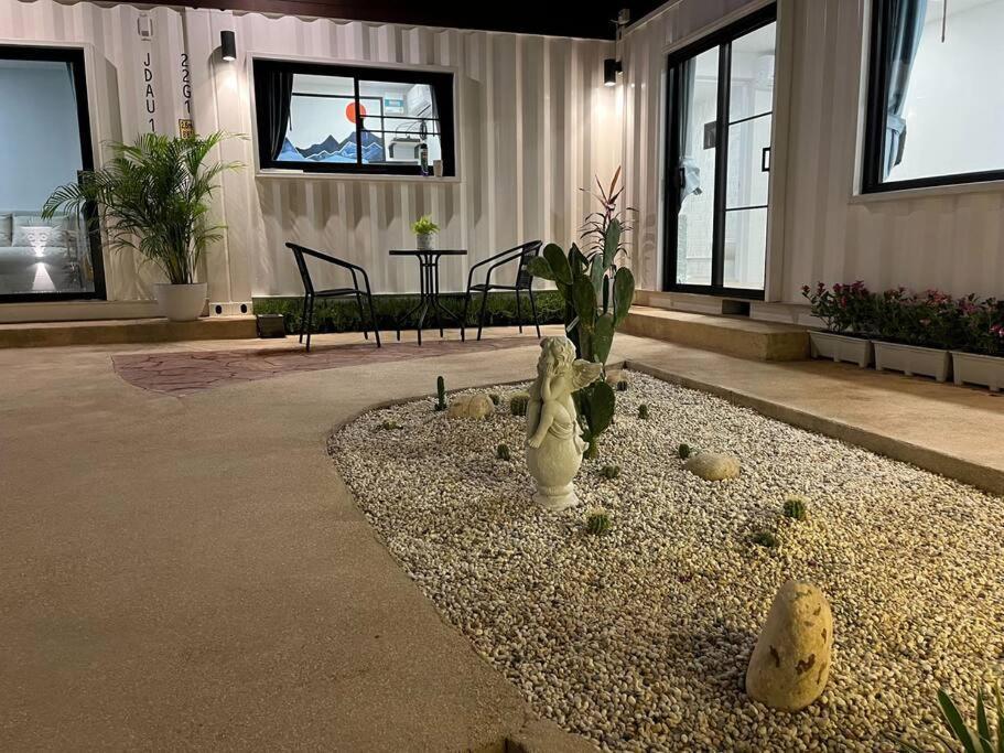 Casa vacanze 独立庭院 花园式的两卧两卫民宿 近mrt 2 *