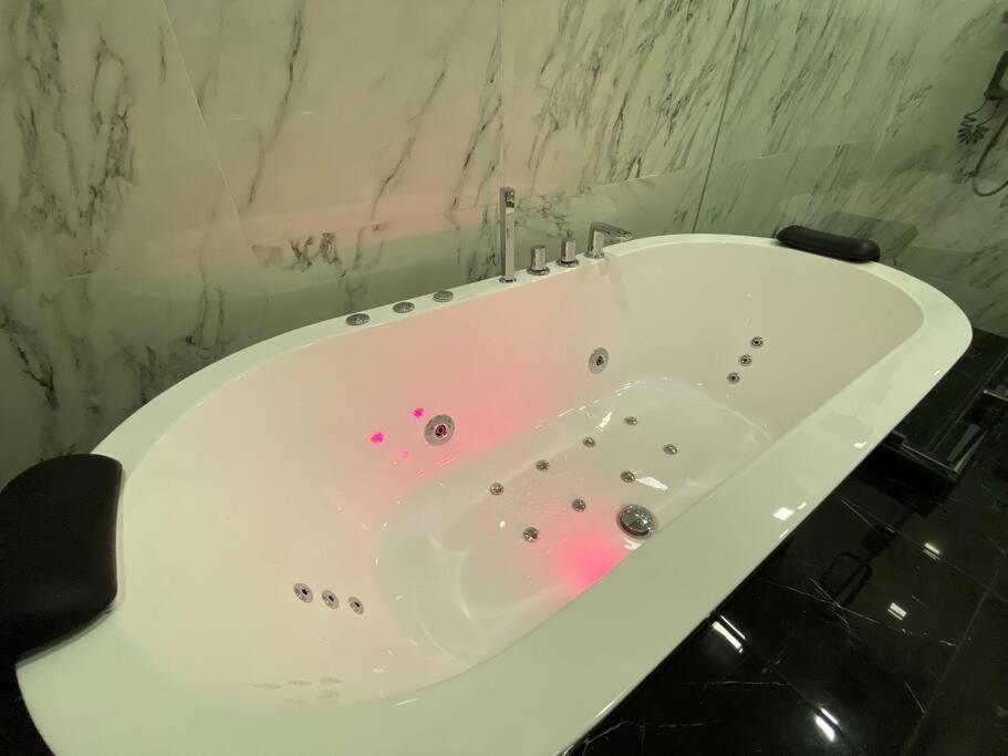 Biệt thự House 3 Rooms,silom,china Town,bts Surasak *