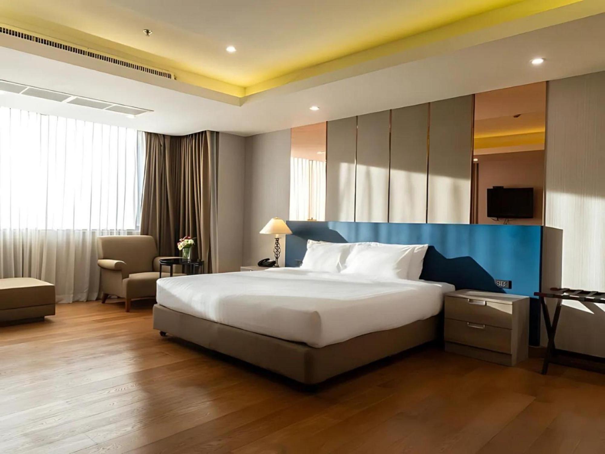 Khách sạn Rembrandt Residences