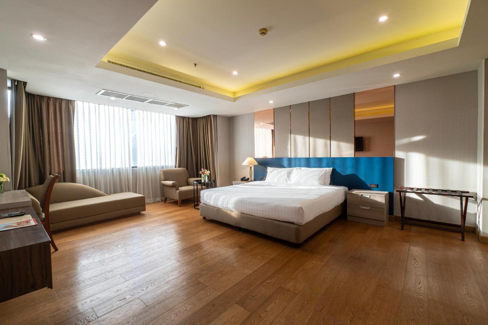 Rembrandt Residences Khách sạn 4*