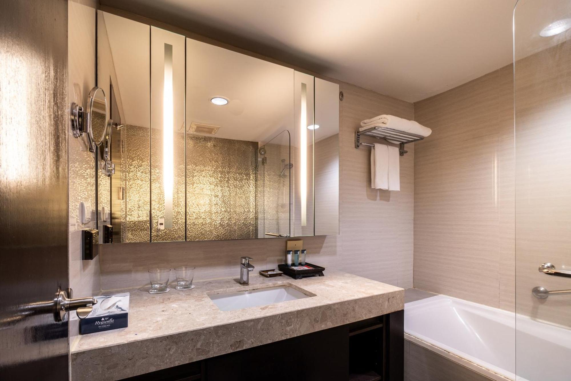 Khách sạn Rembrandt Residences 4*