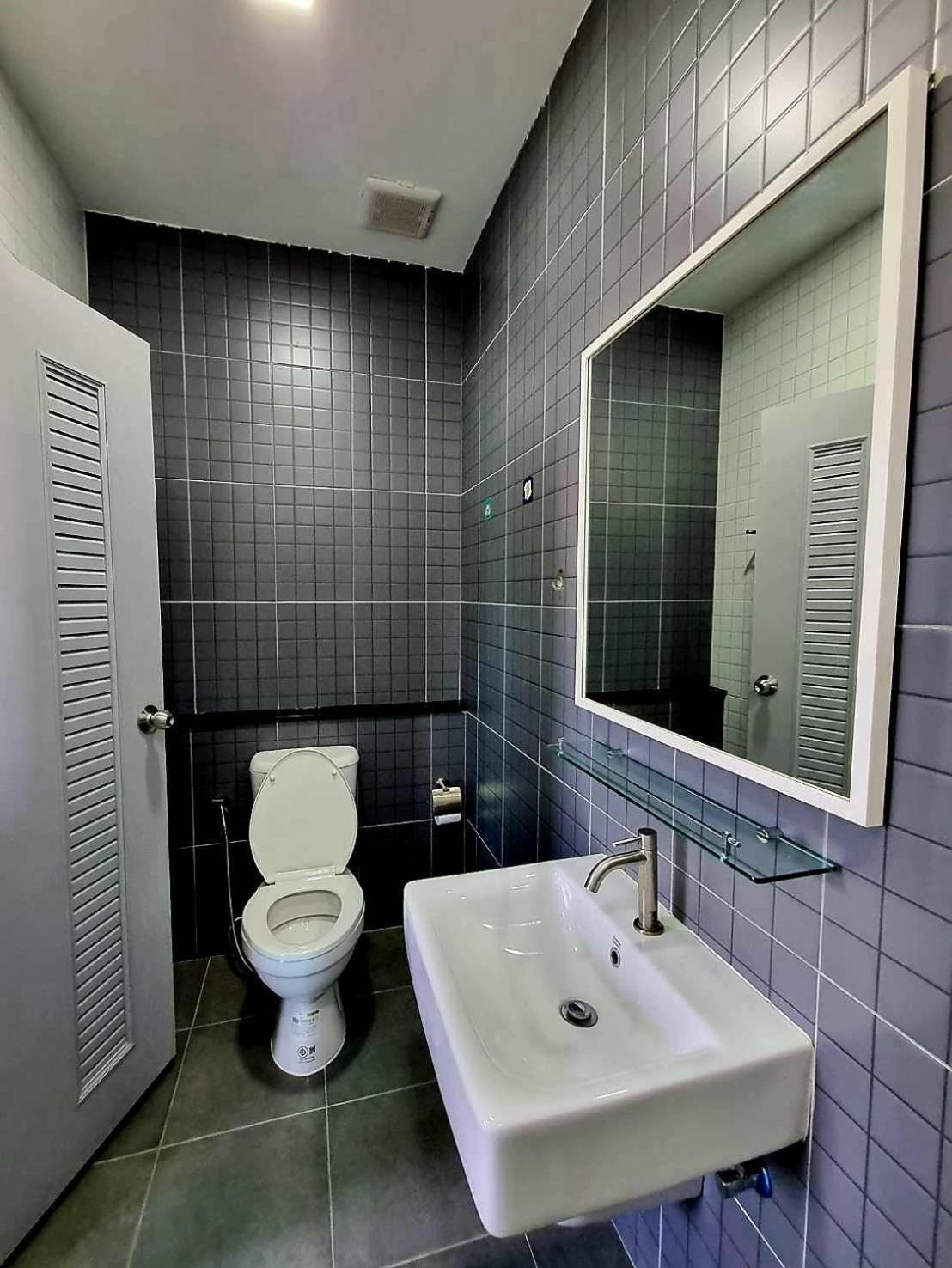 Aqua Residences: New Near Wutthakat Bts Station Apartment