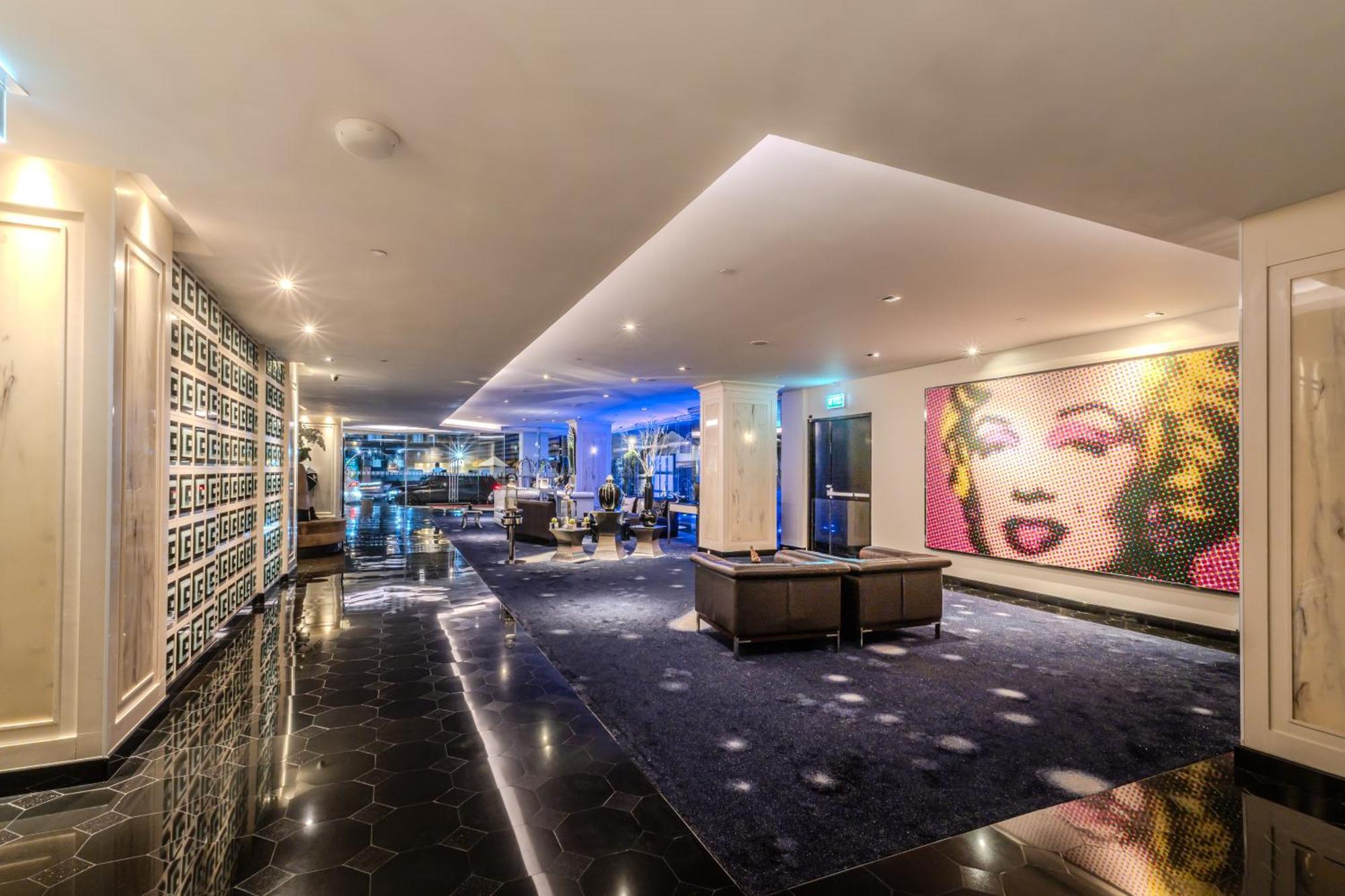 Night - Sukhumvit 15 Hotel