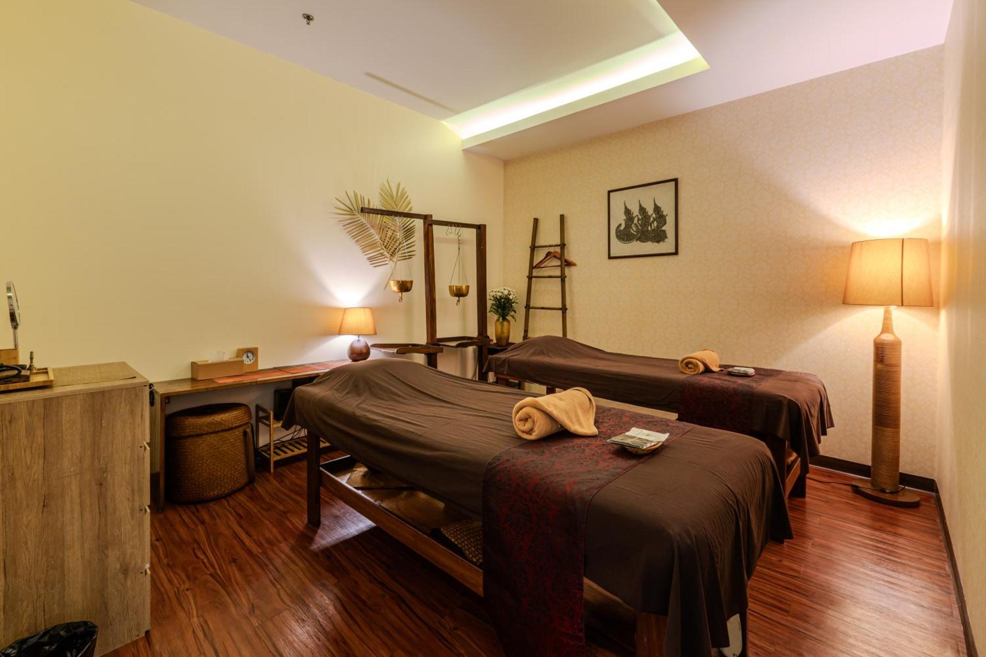 Night - Sukhumvit 15 Hotel 4*