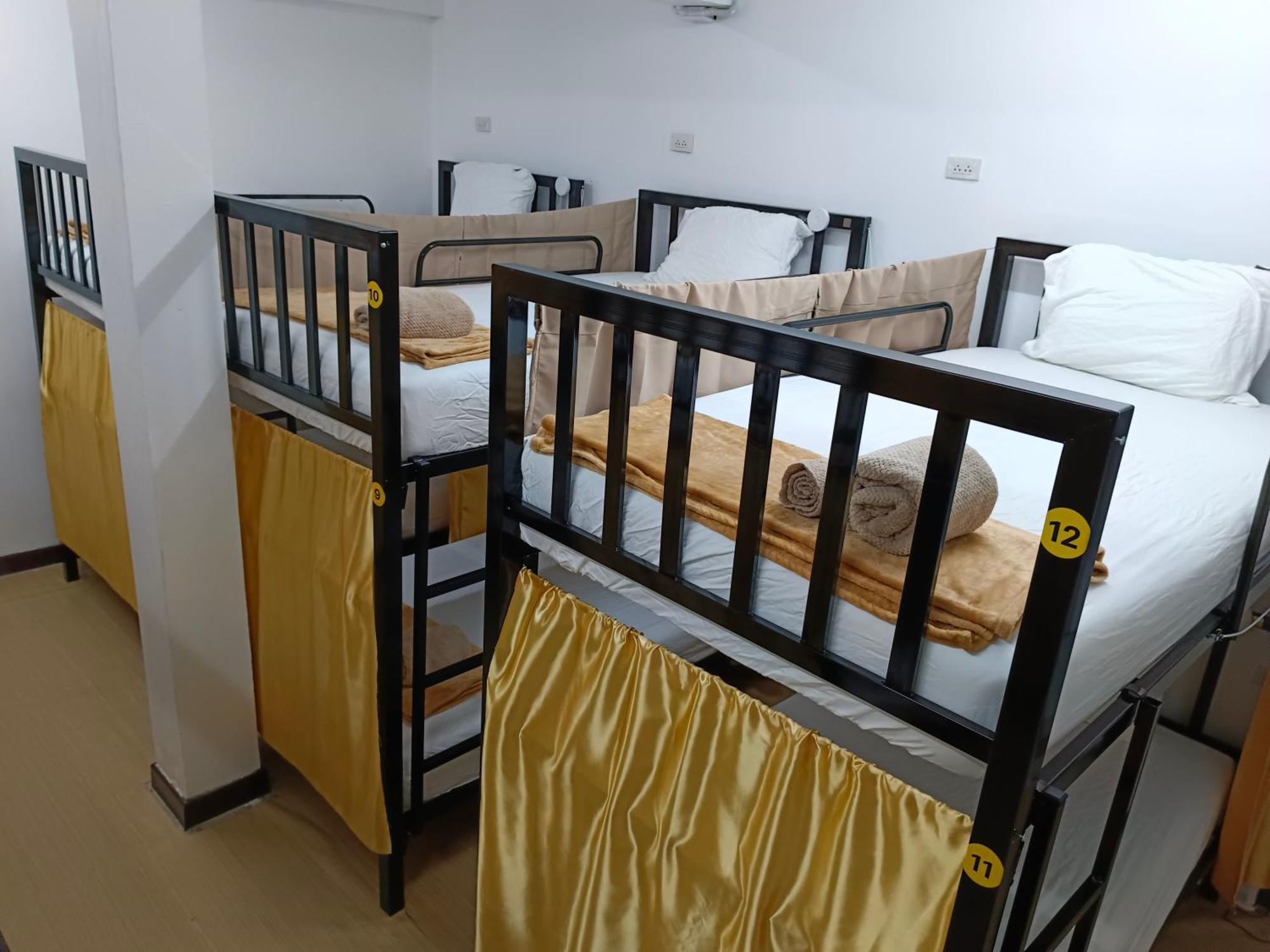 Silom Albergue *