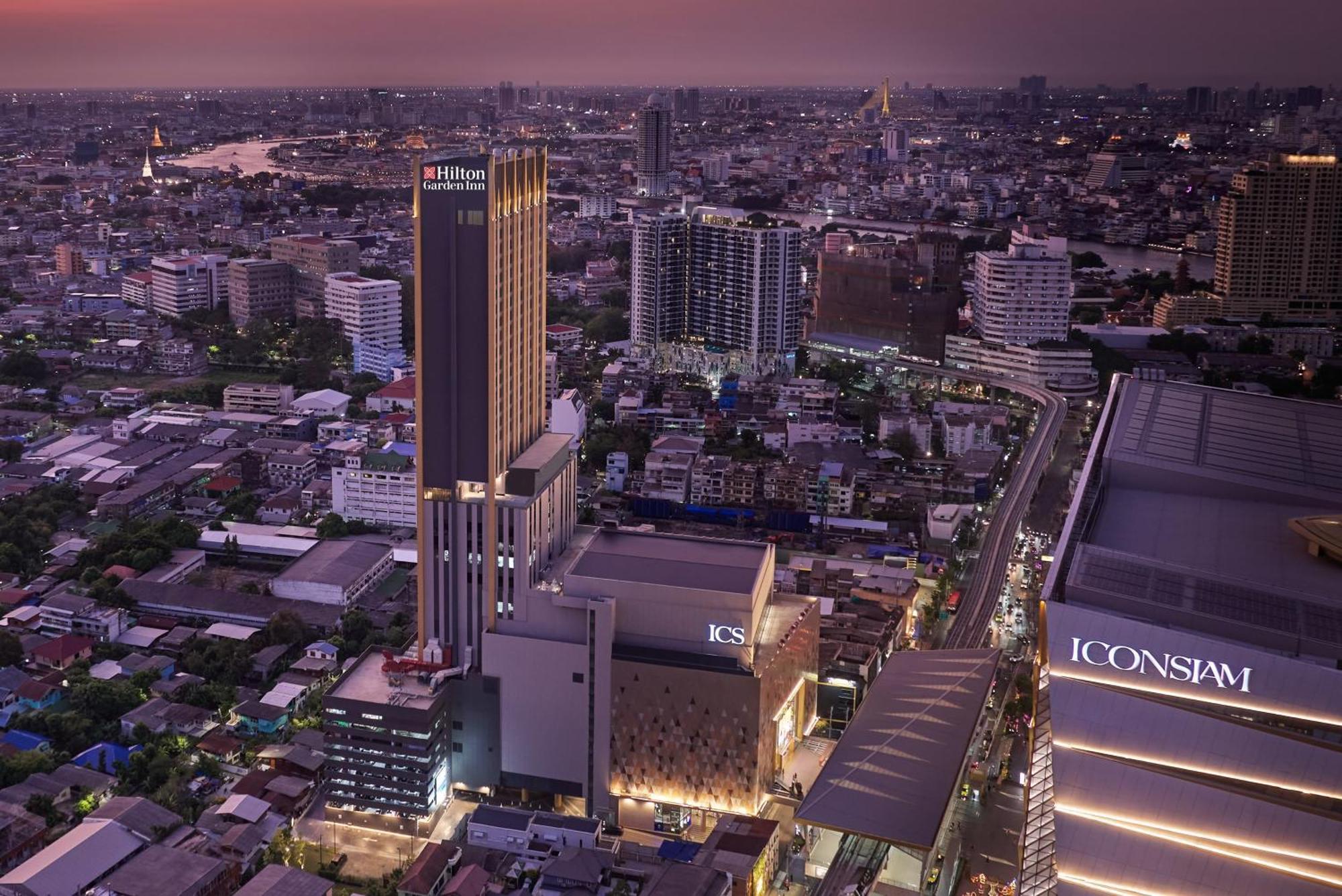 Hilton Garden Riverside 4*