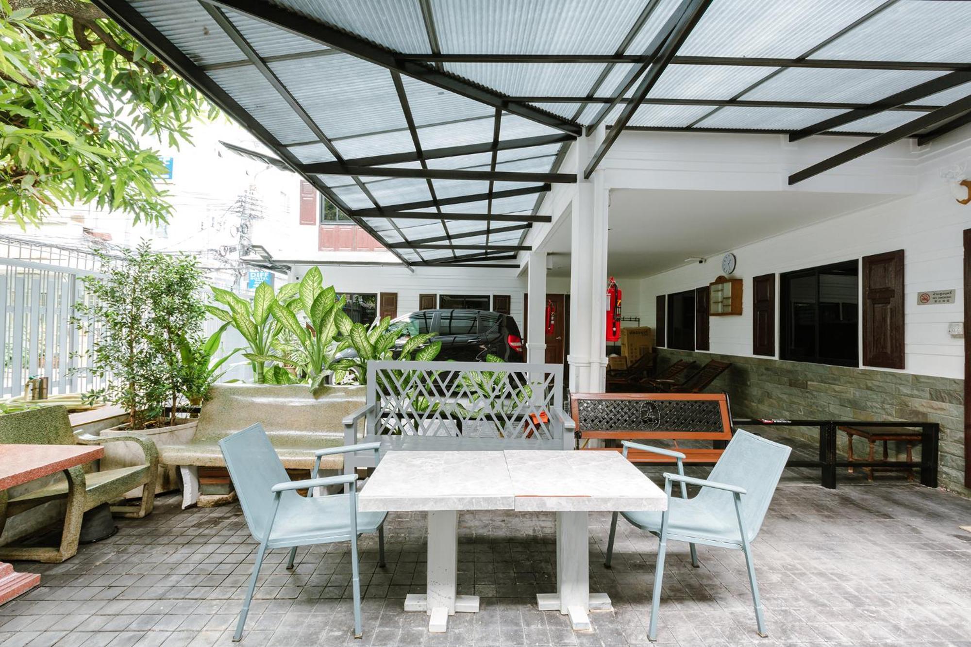Diff Hostal