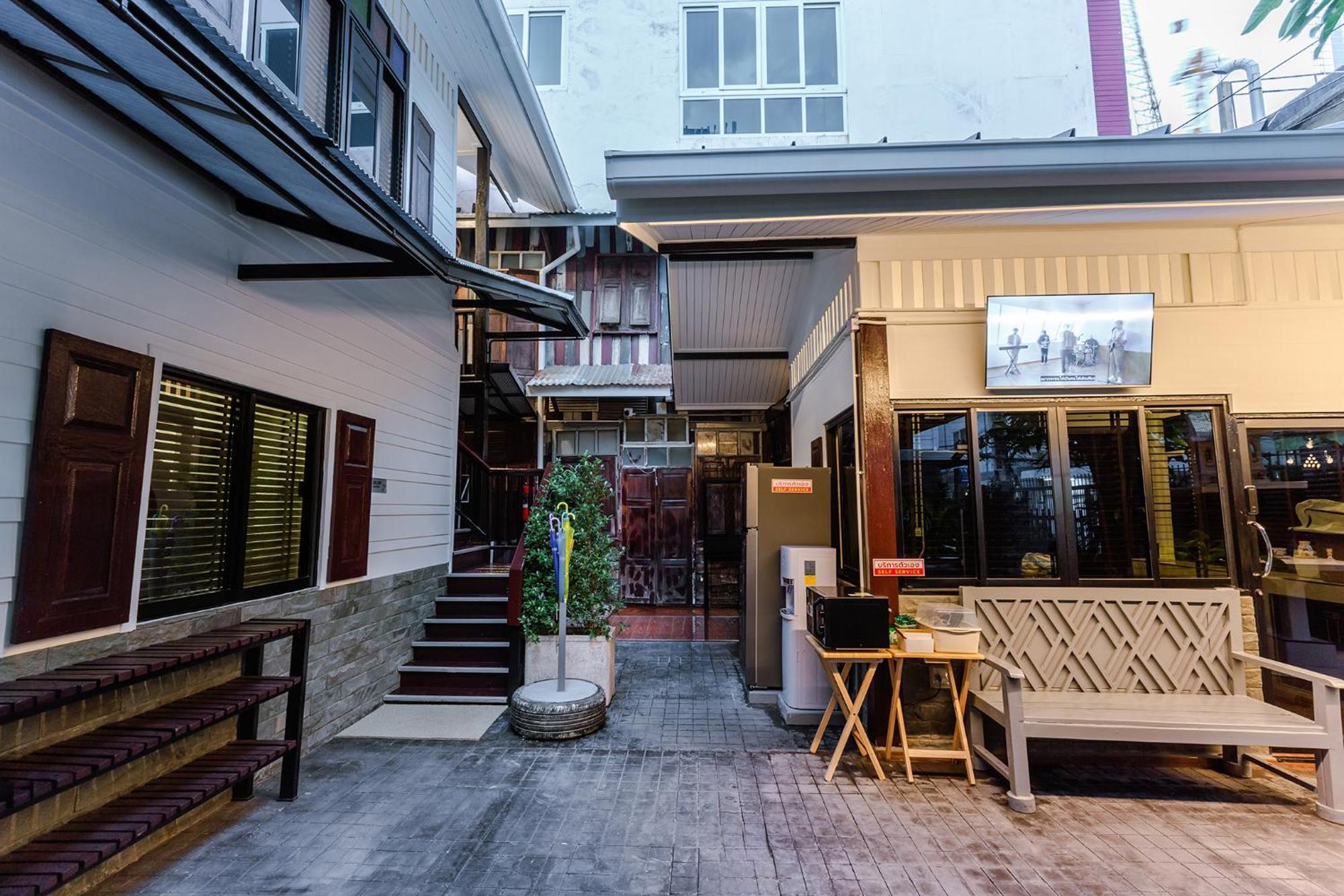 Diff Hostal *