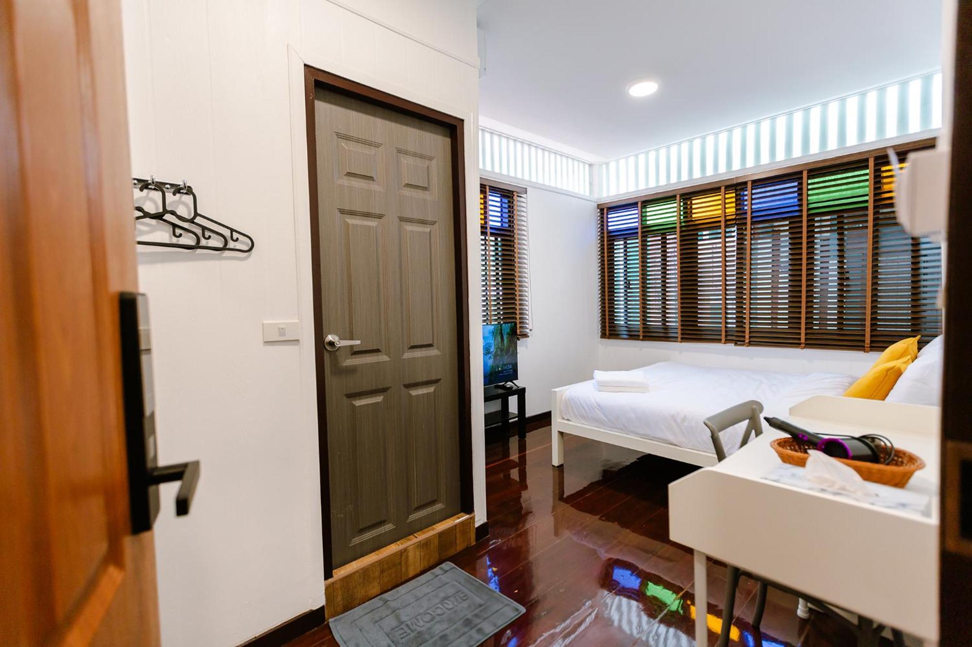 Diff Hostal