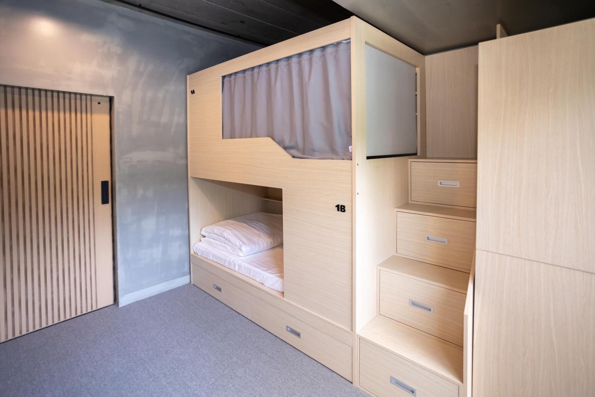 Dmk Place Capsule hotel *