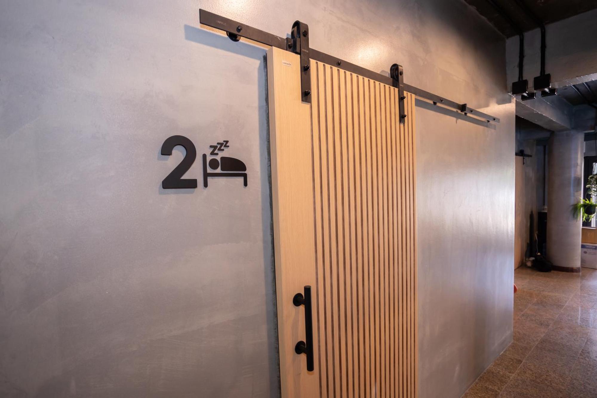 Capsule hotel Dmk Place *