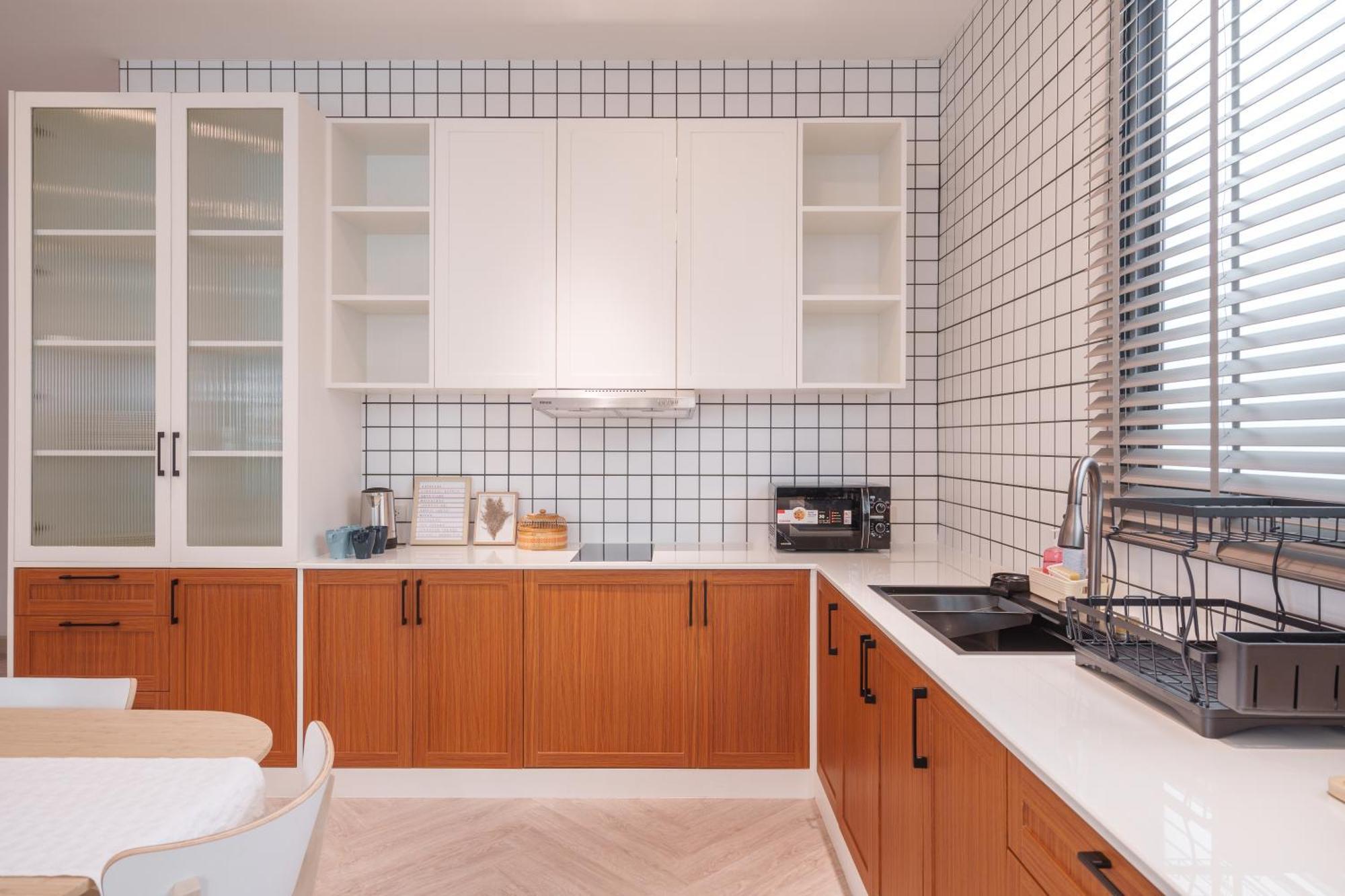 Triple Four Apartment *