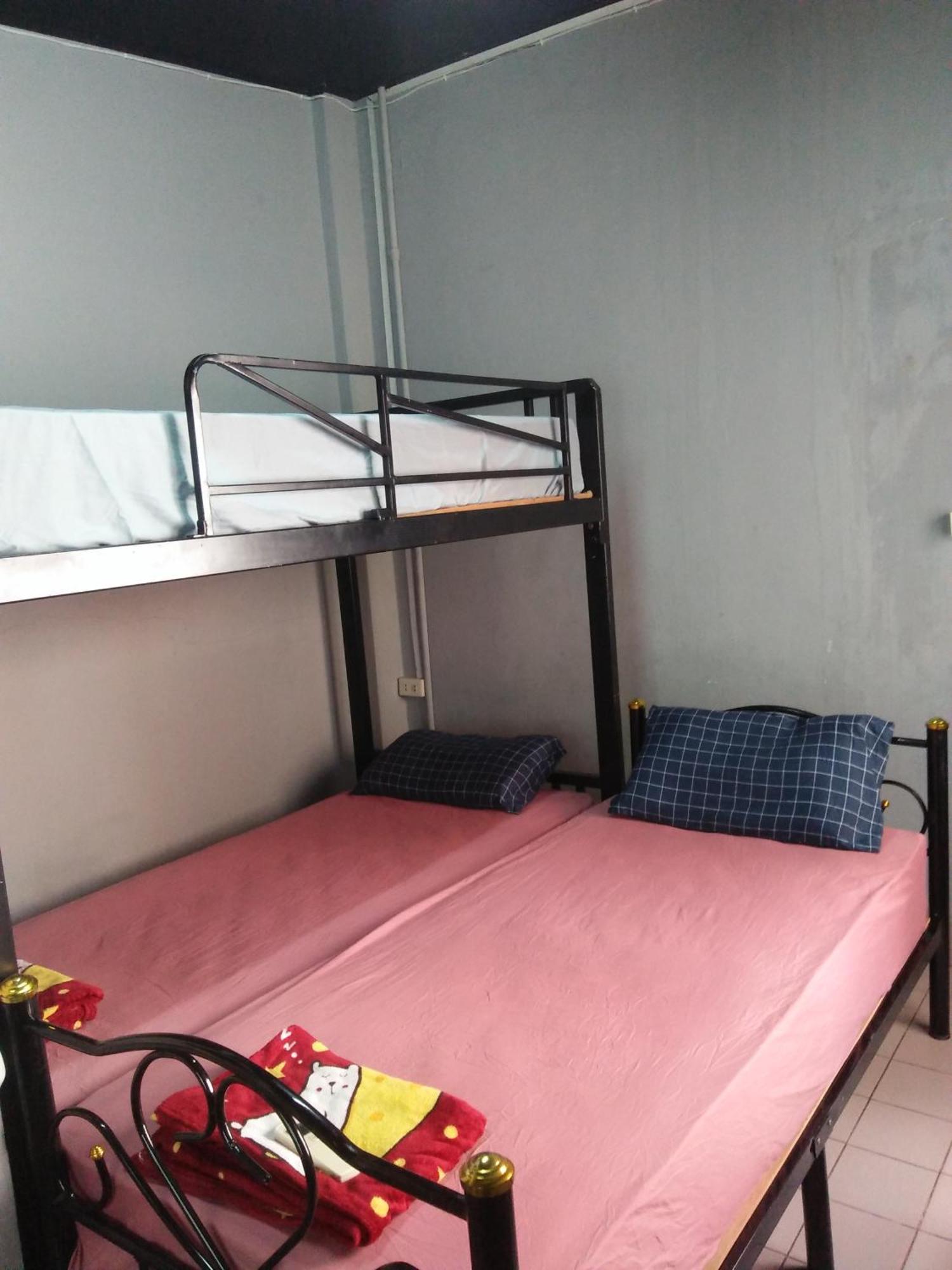 I Waiting For​ You @khao San Road Hostel *