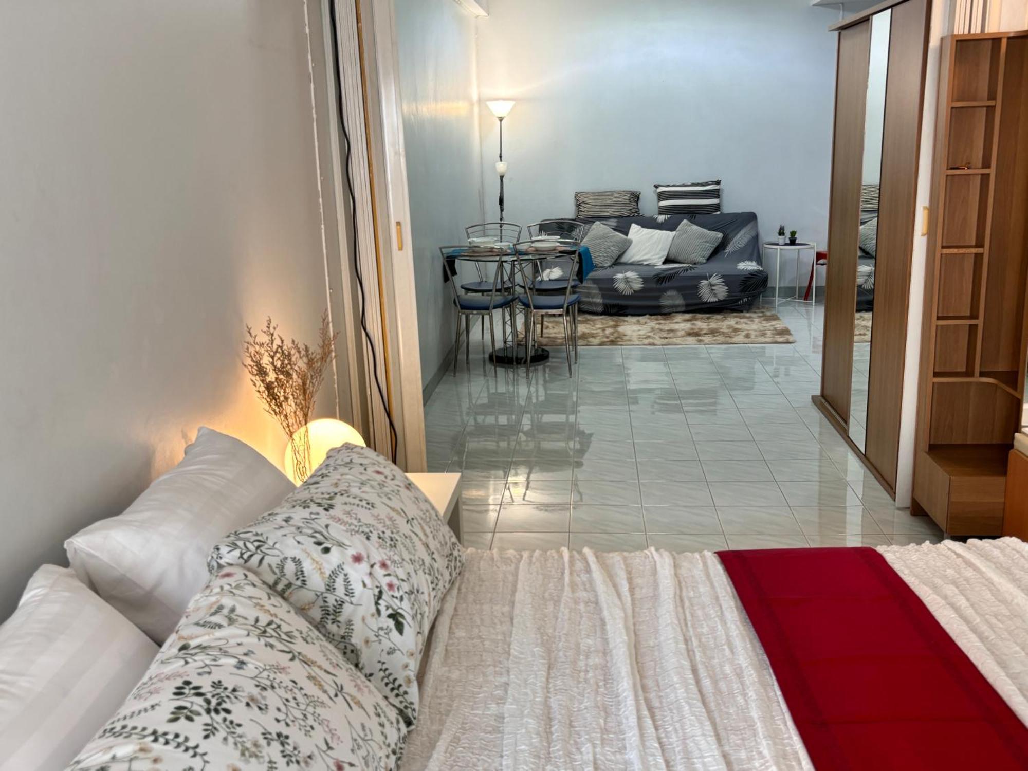 Centre Large Cheap Price Apartment Bangkok