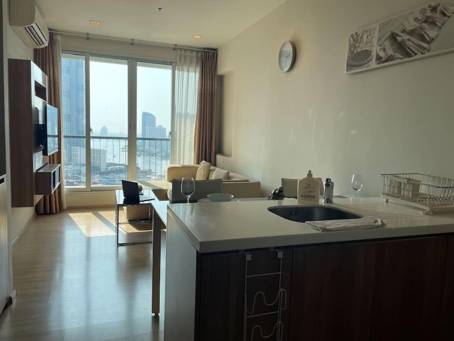Apartment Opulence Riverview With Train Access *