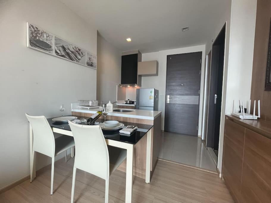 Opulence Riverview With Train Access Apartment *